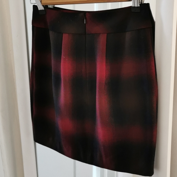 Red plaid skirt - Picture 3 of 4